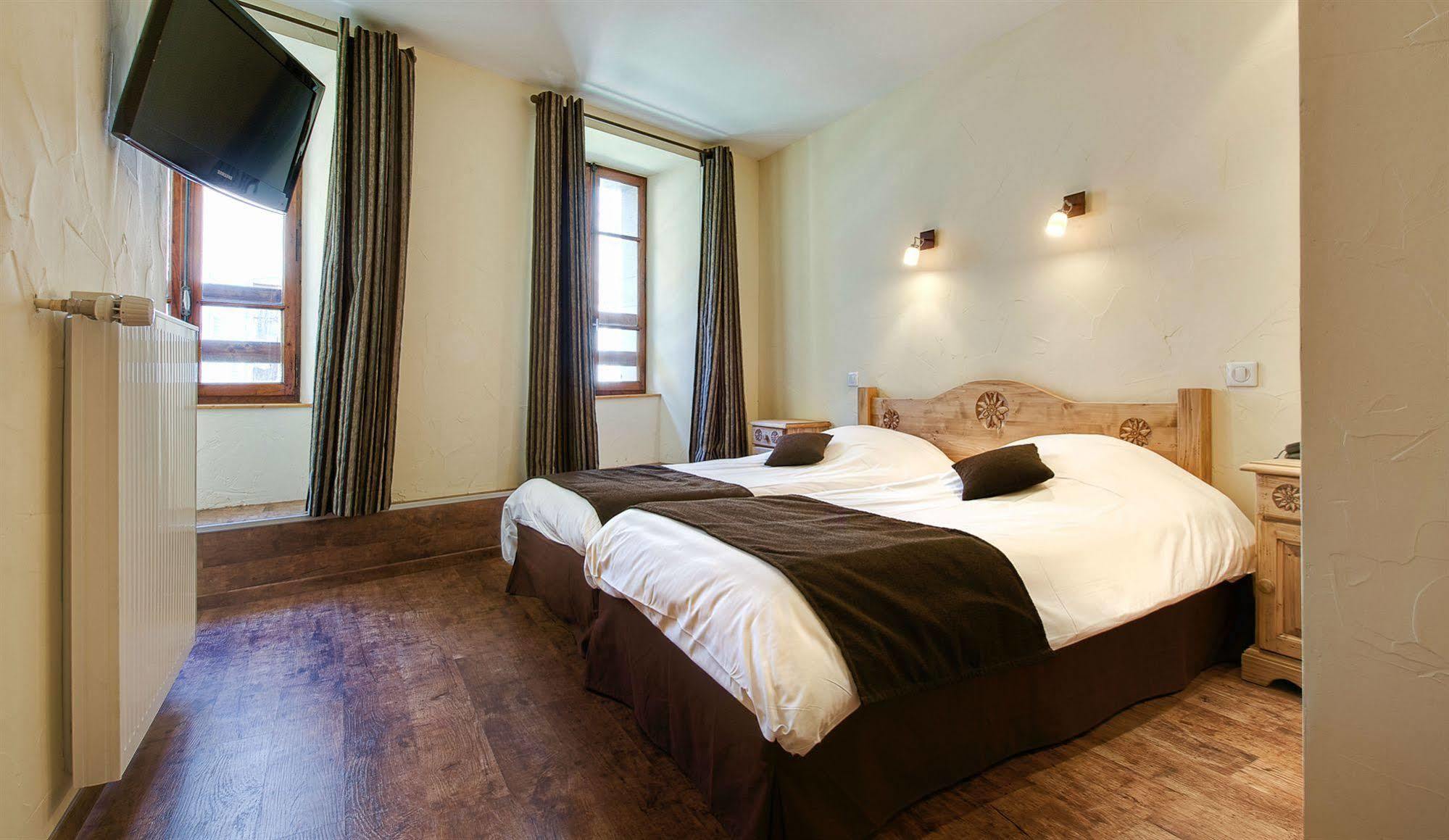 Hotel Du Commerce Thônes Zewnętrze zdjęcie
